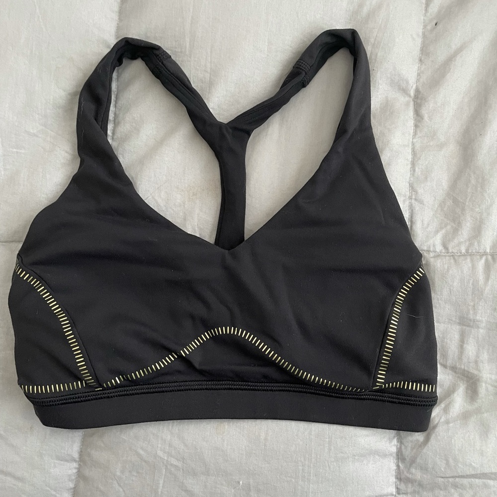 LULULEMON BRA SIZE 4